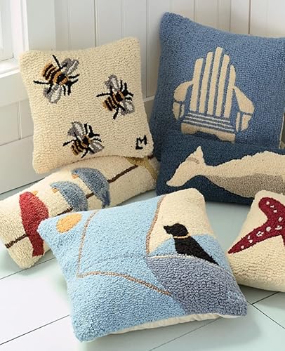 Miniatura 4 de Almohada decorativa Adirondack diseñada por artistas en lana azul enganchada a mano (18 x 18 pulgadas), almohada para sofás y camas, bajo