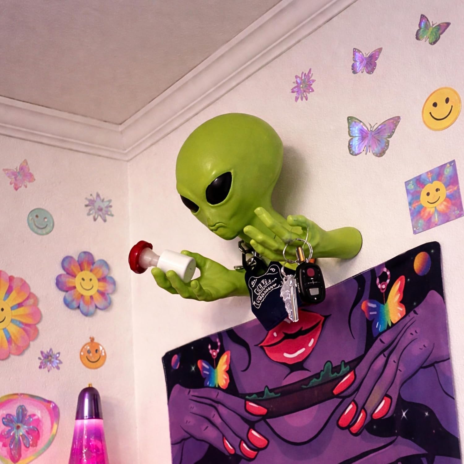 Alien Head Wall Decor - Green 3D Sculpture with Head & Hand, Creative Latex Material, Sci-Fi Hanging Art Collectible Statue, Halloween Decoration Ornament for Home Living Room Bedroom Bar Office Club