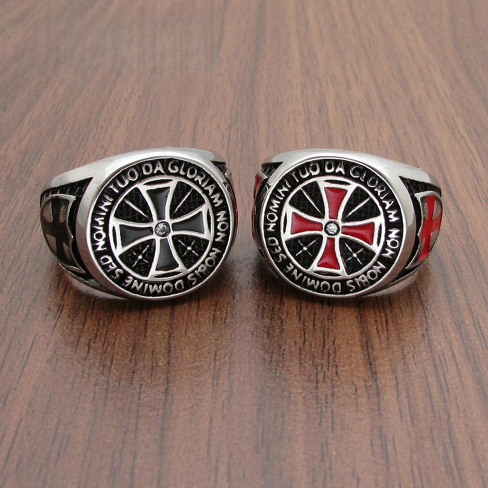 Titanstahl-Kreuzritter-Ring für Männer, Rotes Kreuz, Tempelritter, mit eingelegtem CZ-Kreuz, geschlossener Bandring, Geschenk