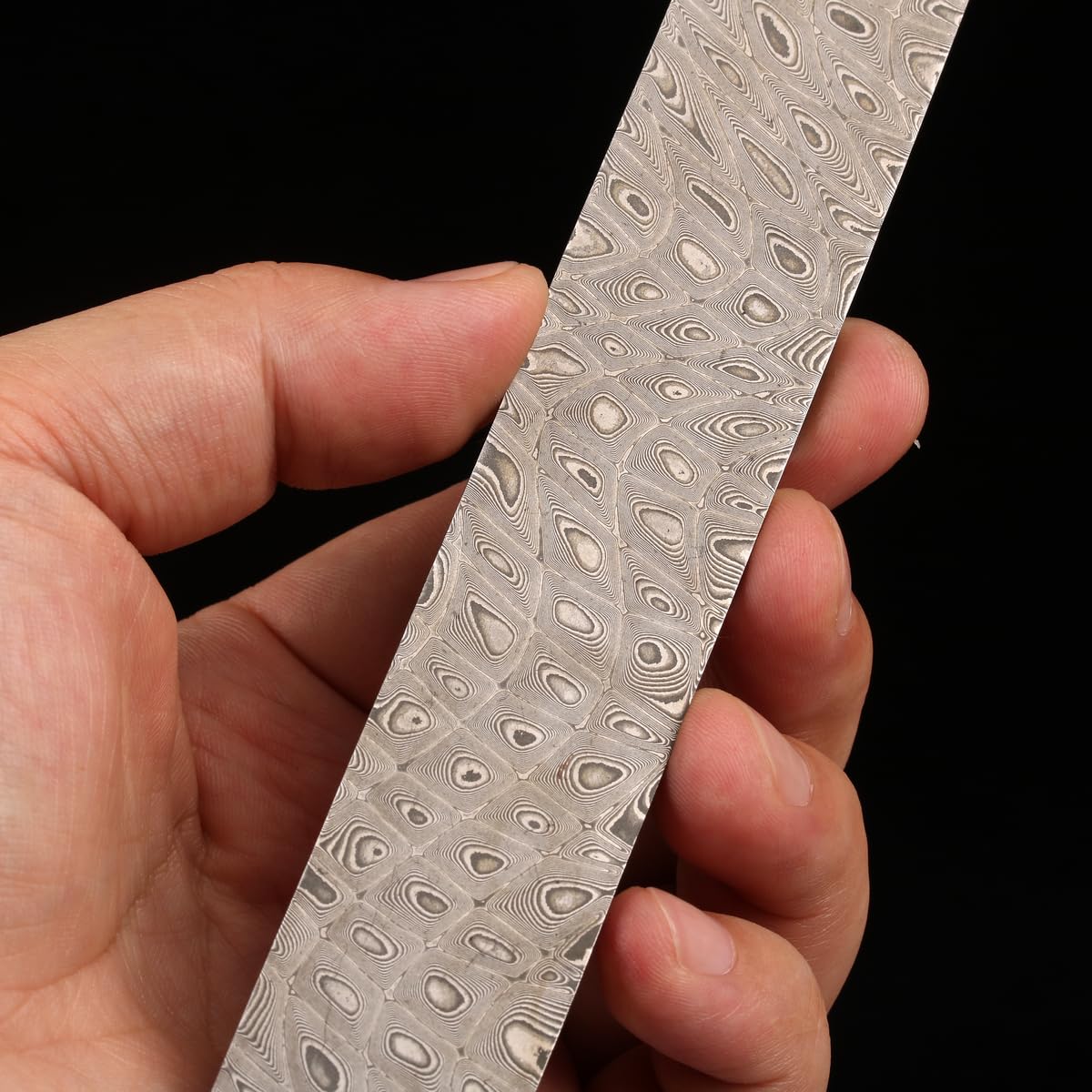 Plume de Paon Barre en Acier Inoxydable Damas Couteau à Lame Billet pour la Fabrication de Couteaux de Table à Lame Fixe Bijouterie (160x25x2.5mm)