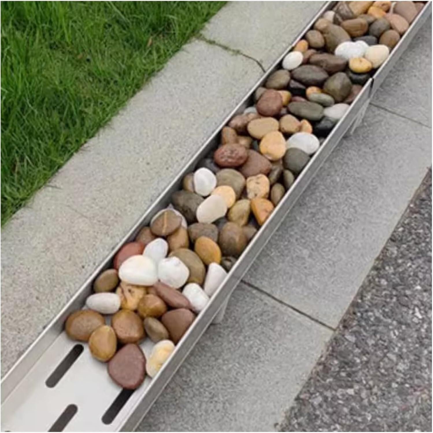 Plaque de recouvrement de caniveau en U pour remédier aux inondations de sol de jardin