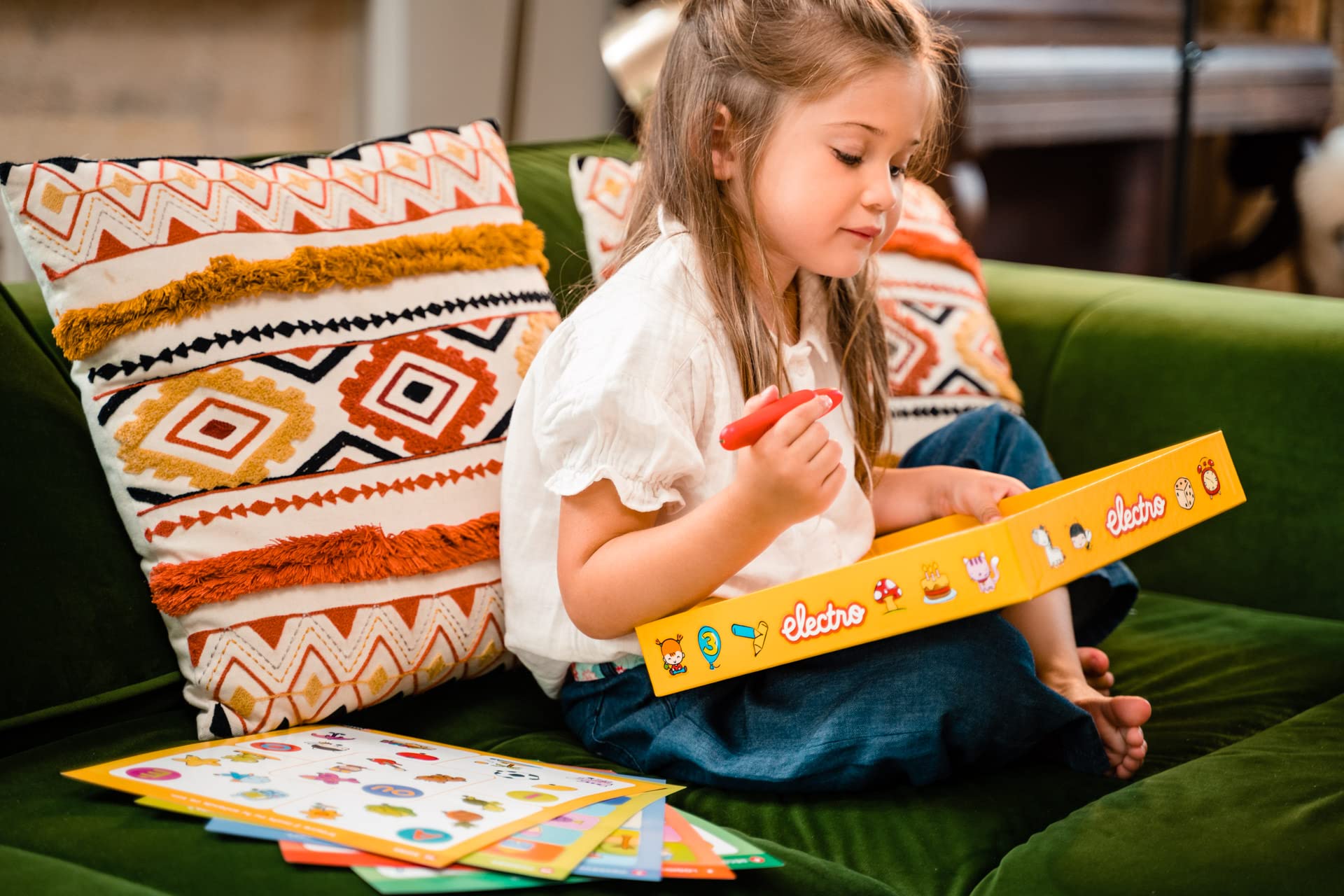 Nathan Nathan - Electro Premiers Jeux - Reconnaitre les Formes et les Couleurs - Jeu Educatif Electronique - 1 Stylo Sonore et Lumineux Inclus - Pour Enfants de 3 à 5 ans