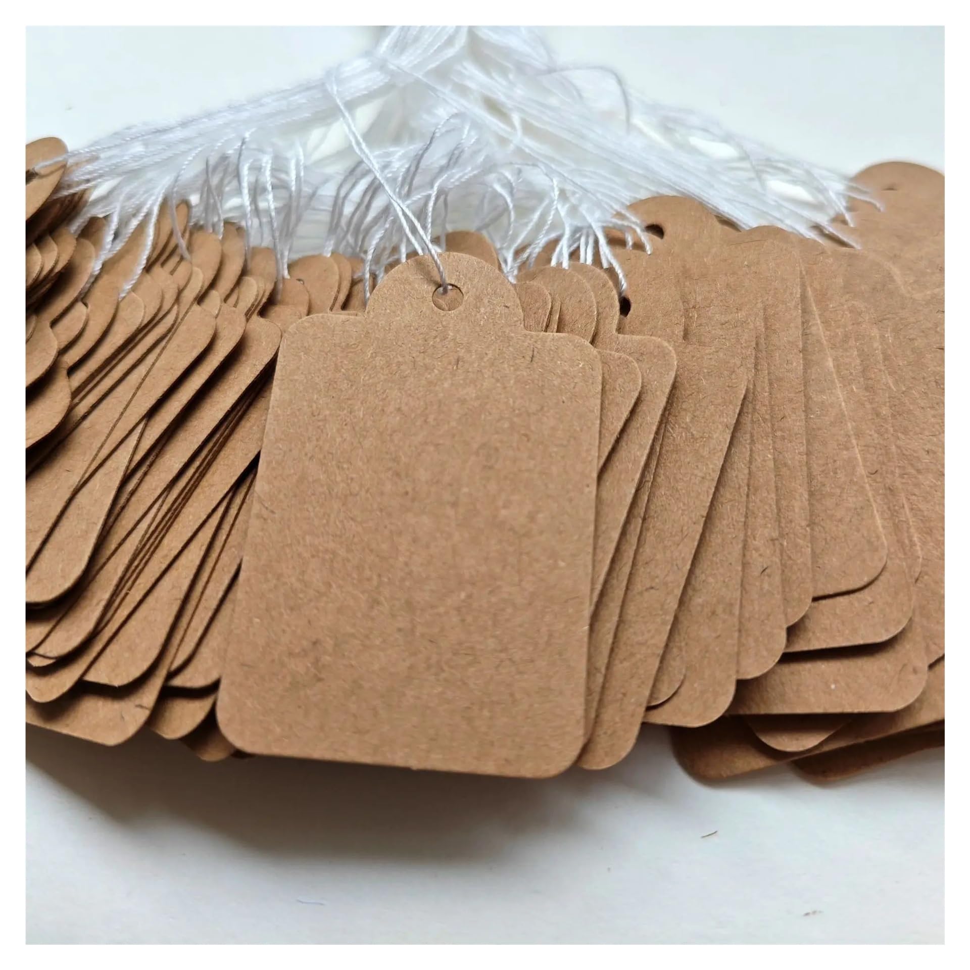 Lot de 200 étiquettes de prix avec ficelle en papier kraft marron pour cadeaux de mariage avec corde pour affichage des prix