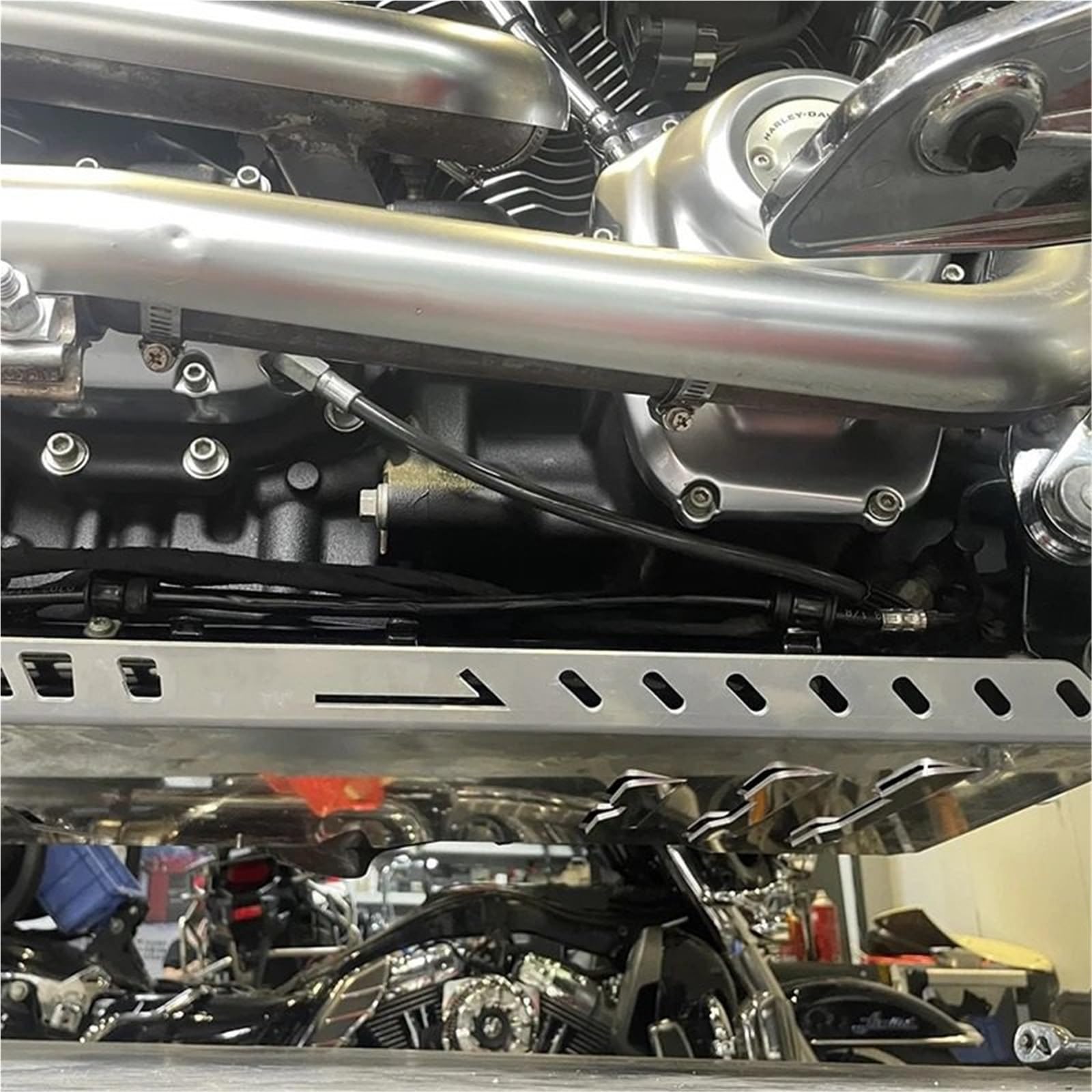 Per Touring Road King dal 2014 in poi Protezione telaio della piastra paramotore della protezione motore motociclo copertura motore Base del Motore(White)