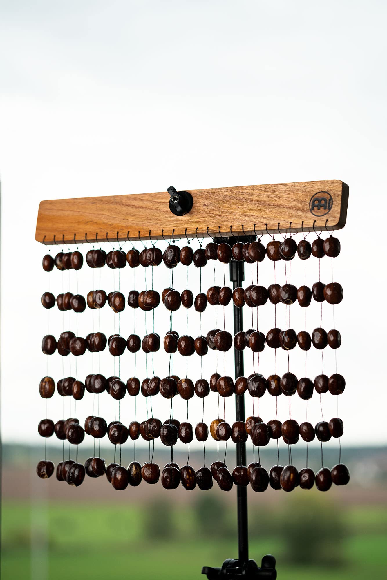 Sonic Energy Pala Nussschalen Chime – Soundeffekt-Instrument für Therapie und Percussion – Mit Mahagoniholz-Aufhängung (SPCH)