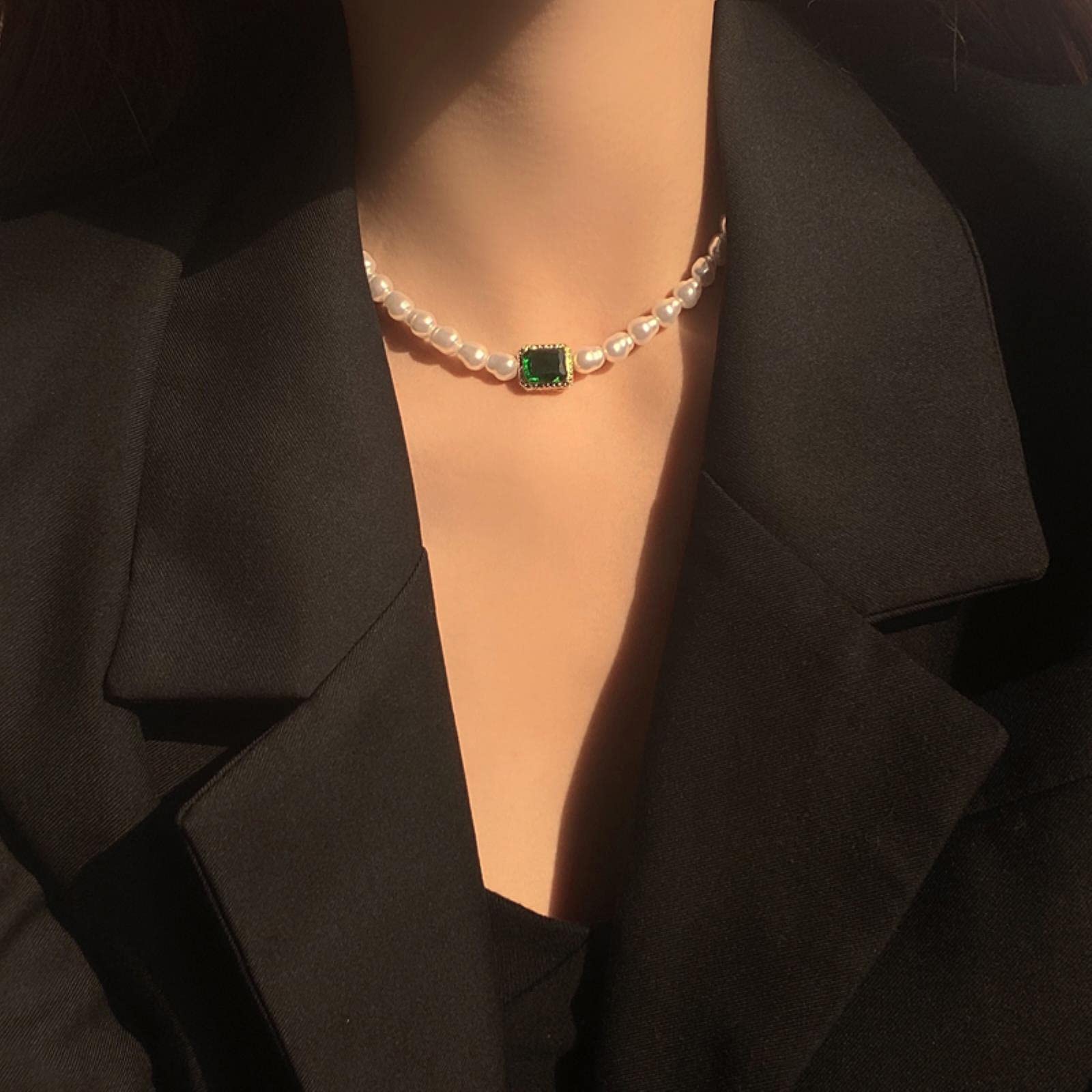 Collar corto de clavícula con perlas de imitación barrocas de cristal verde cuadrado geométrico retro de moda for mujer, joyería de novia ，Collares