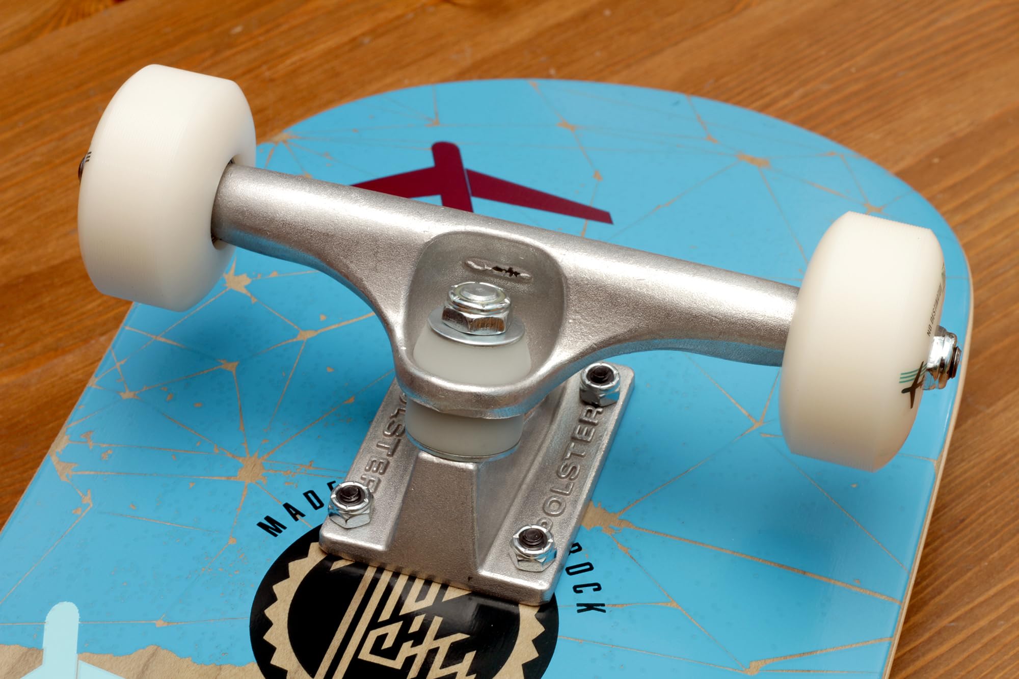 Mob Skateboards Airlines 8.0 - Komplettboard 31 X 8 Zoll - Holzbrett Aus 7 Schichten Ahornholz - Fertig Montiert - Skateboard Für Jugendliche, Erwachsene, Anfänger Und Profis