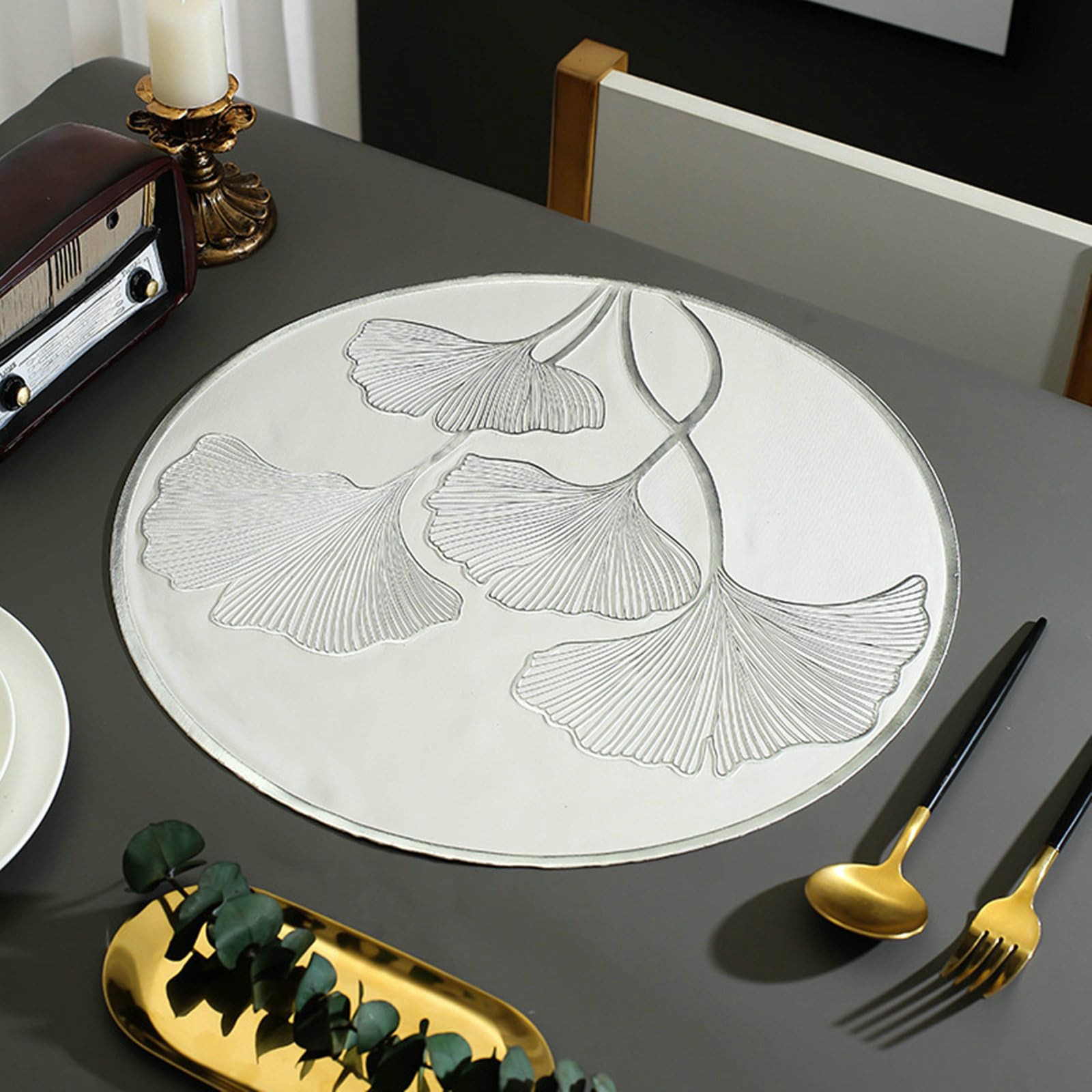 Lot de 6 Sets de Table, Set de Table Lavables PVC Rond Motif de Feuilles de Ginkgo de Style Européen Antidérapant Chaleur Résiste, Argent, 38CM