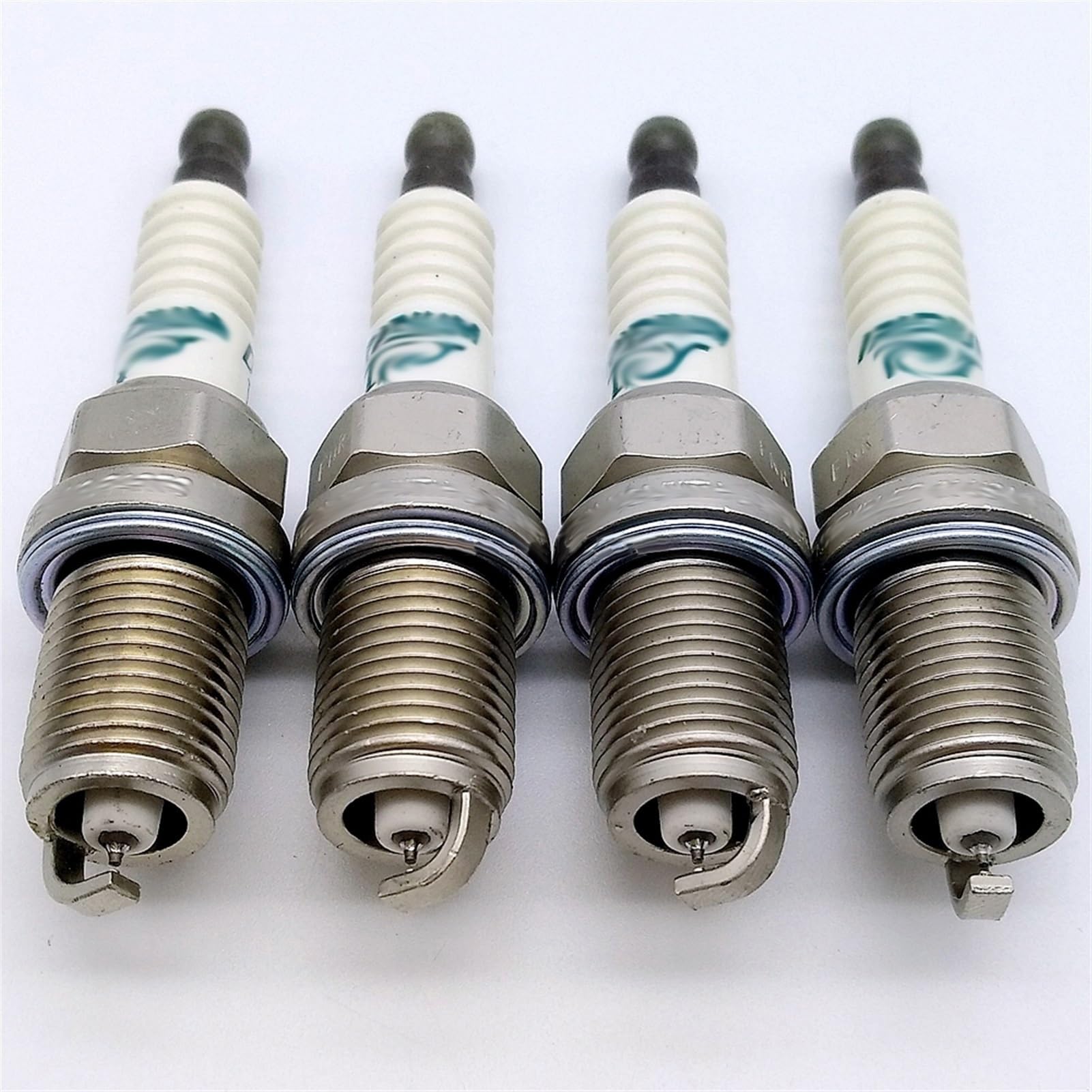 4 Pezzi Ik20tt Candele di accensione per Auto Iridium TT Power Candela di accensione per Motore