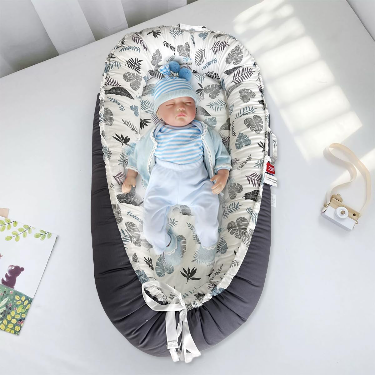SONARIN Portable Reducteur de Lit Bébé,Nid Bébé Cocoon Nouveau-né Doux Respirant,Couffin de Voyage Nourrisson avec 100% Coton Housse Réversible Lavable,88 x 53 cm(Gris-Feuille)