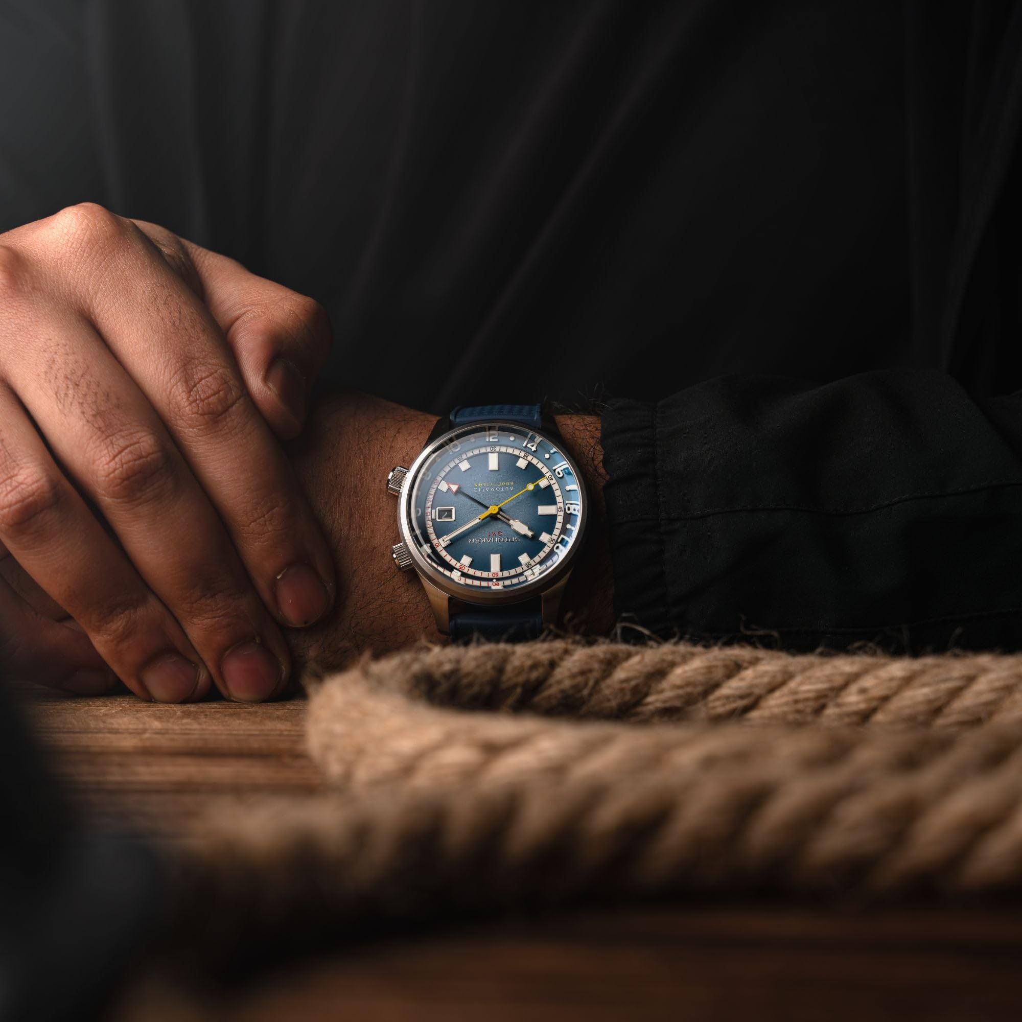 Spinnaker Herren 42 mm Bradner GMT Automatikuhr mit massivem Edelstahlarmband SP-5121