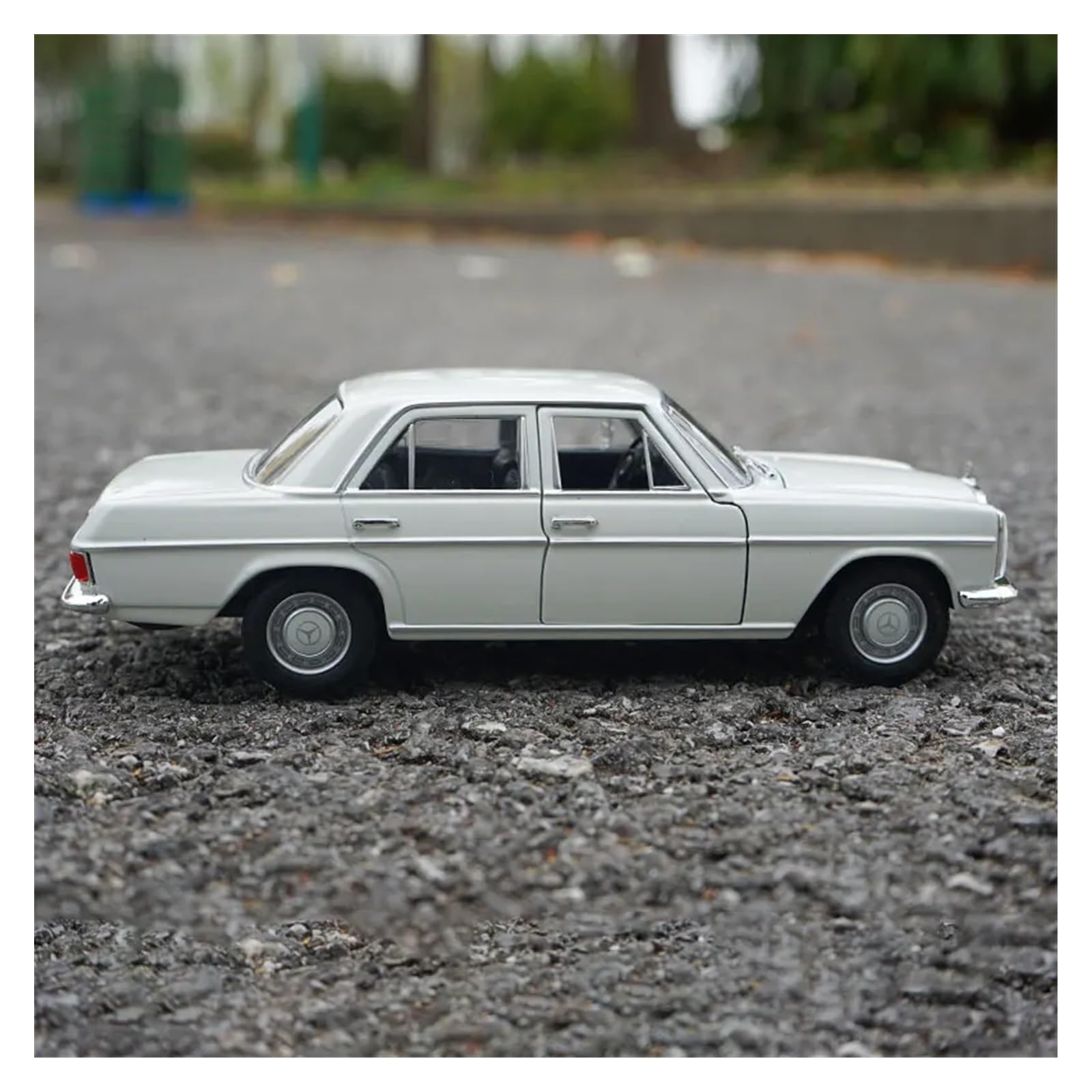 Amazon.co.jp: ミニカーモデル 1:24 メルセデスベンツ 220 ダイ