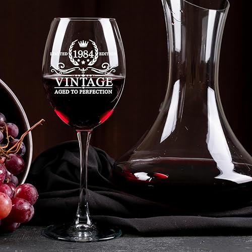 Miniatura 4 de Regalos de cumpleaños número 40 para hombres y mujeres  Copa de vino con tallo vintage de 18 onzas 1984  Copa de vino de cumpleaños con impresión de