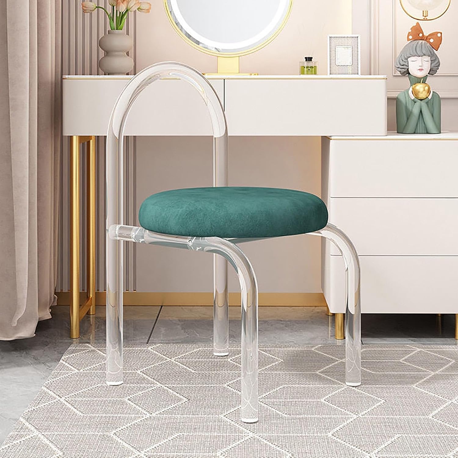 Chaises de salle à manger en velours pour rompre avec le mobilier lourd : pieds transparents
