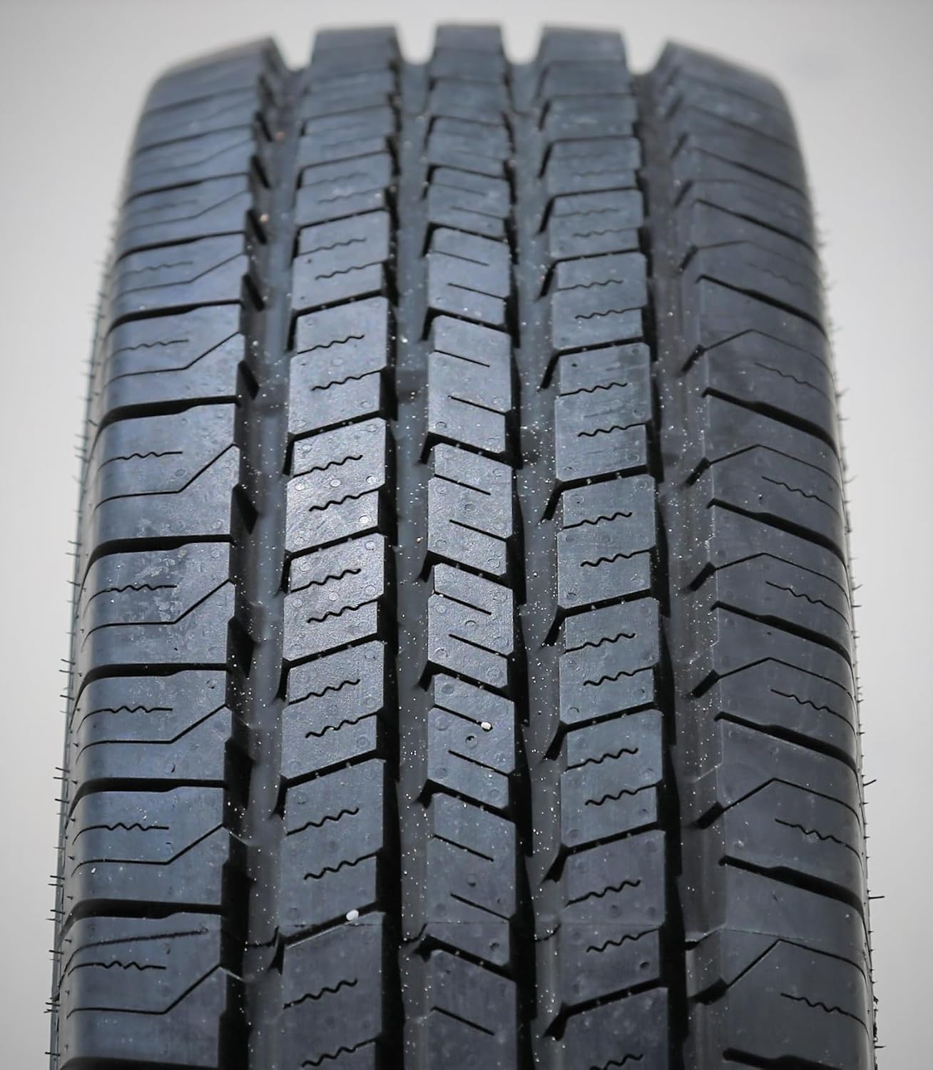 Evoluxx Rotator H/T: The Ultimate All-Season Tire for Your Light Truck