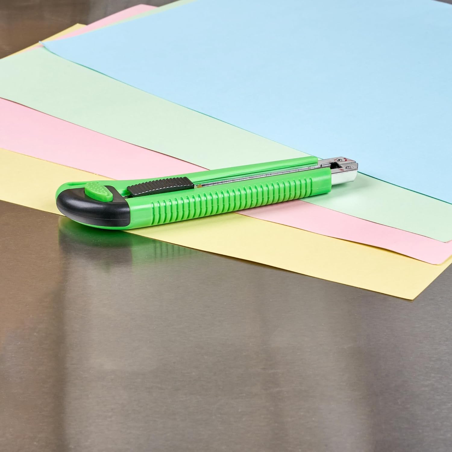 Restaurantware-Handy Tek 6.7 Inch Snap Off Blade Knives, 12 Retractable Box Cutters - Includes 36 Sharp Blades, 18mm Wide, Green Plastic Auto Loading Utility Knives, Built-In Lock, Ergonomic Handle