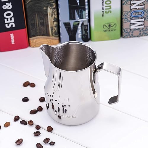 Miniatura 5 de Easyworkz Jarra de café expreso al vapor de acero inoxidable de 15 onzas para espumar café Picther, jarra de leche, taza de arte de capuchino con