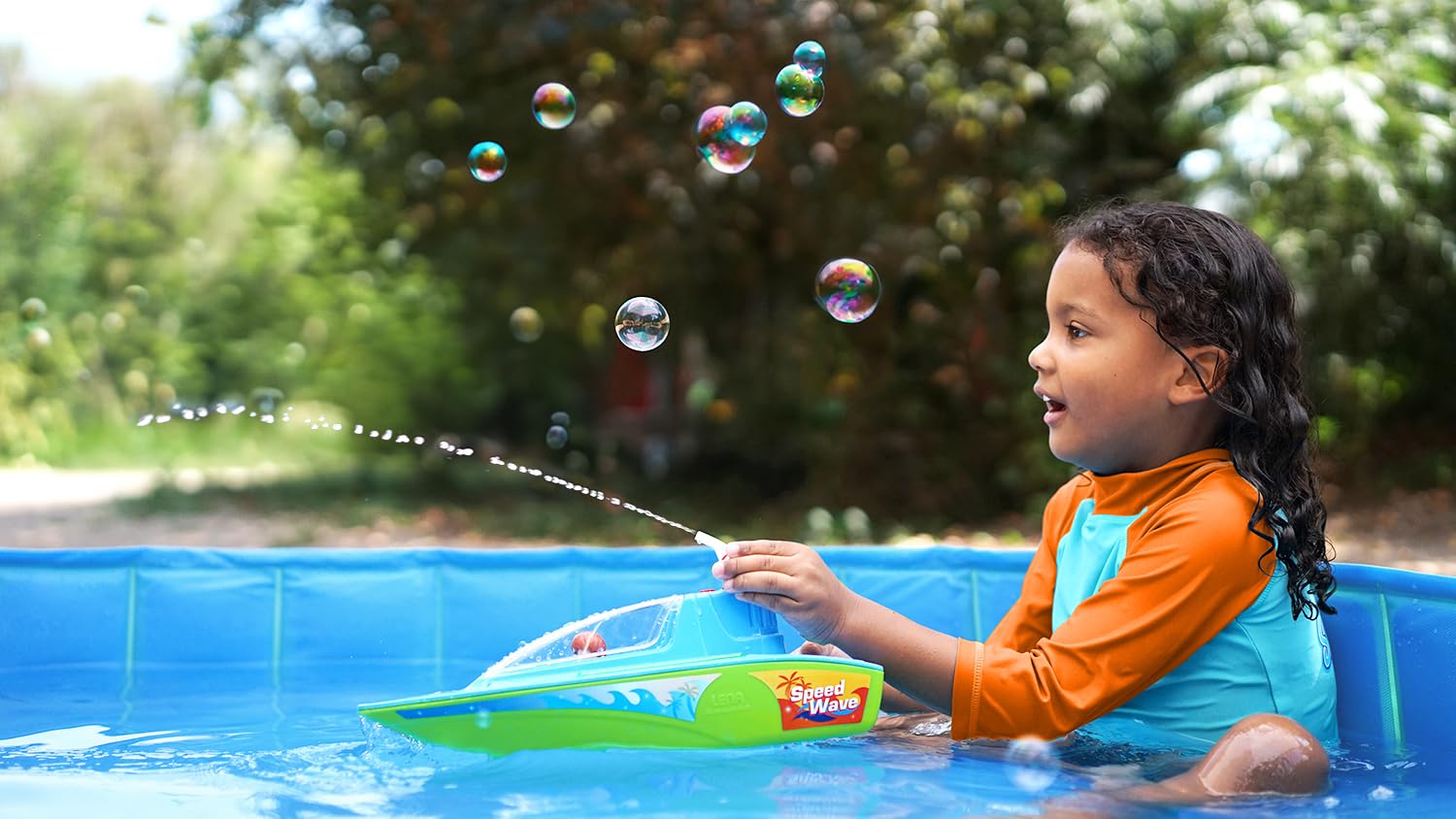LENA - BOAZZ Barco Deportivo 36 cm, Barco de Juguete para Interior y Exterior, para niños a Partir de 2 años, con depósito de Agua y función Spray