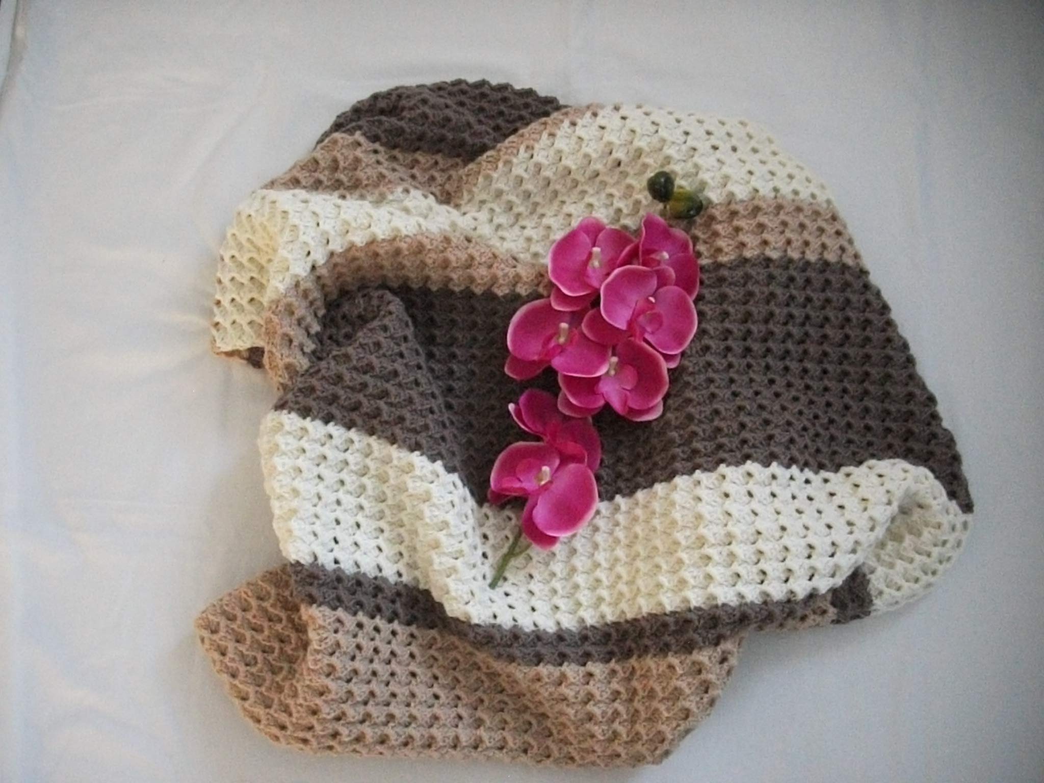 Babydecke Nougat, Kuscheldecke, Krabbeldecke, Schmusedecke, 75x90cm, Merino Schurwolle, Superweich, für Jungen und Mädchen, Gehäkelt, Gestrickt, Muster
