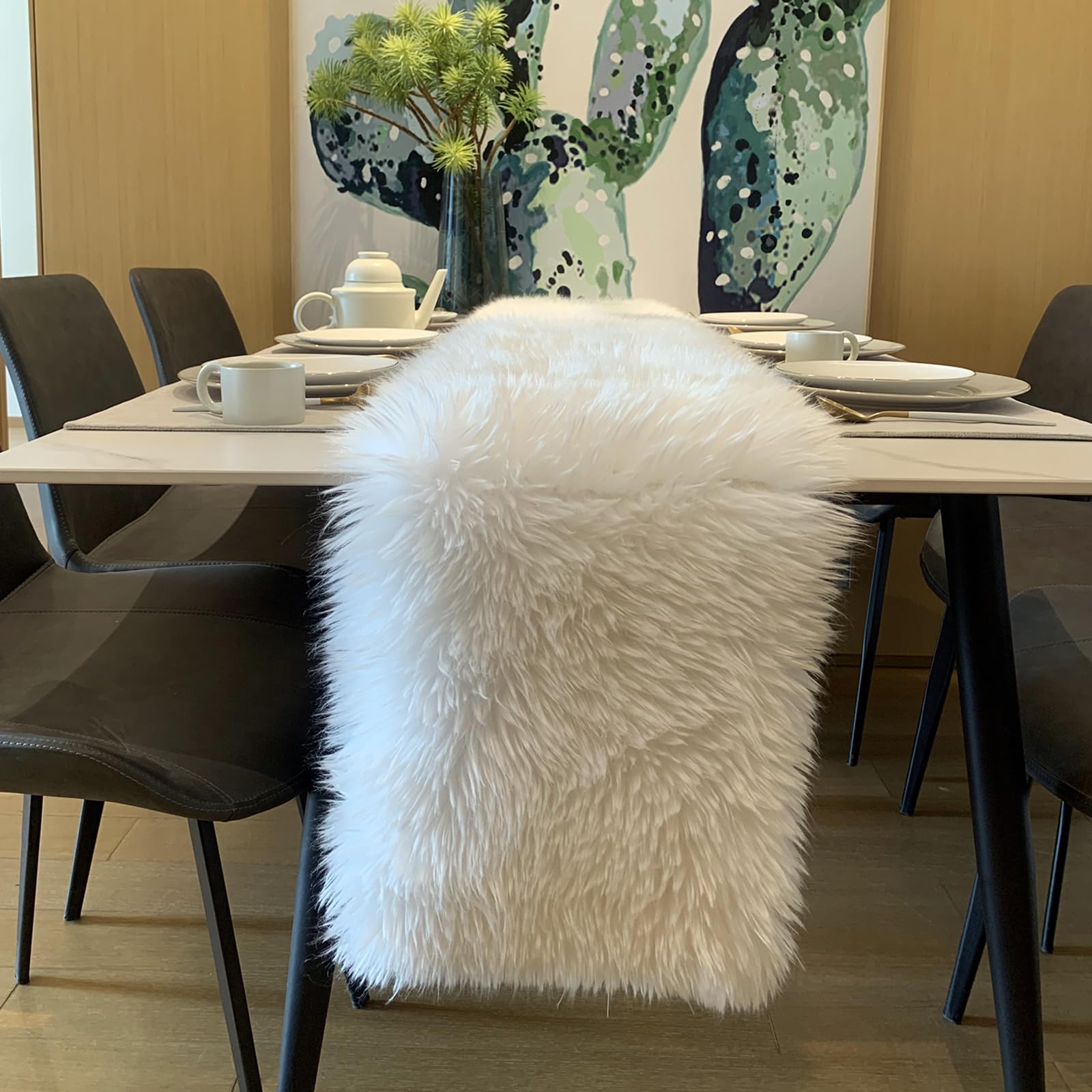 Kunstfell Tischläufer,Fell Tischläufer Weihnachten Weiß Modern Deko Oster Perfekt für Weihnachten ,Hochzeit Home Esstisch, Schminktisch, Couchtisch (30cm x 180cm) | Weicher, flauschiger weißer Kunstfell-Tischläufer für Weihnachten, Esstischdekoration mit