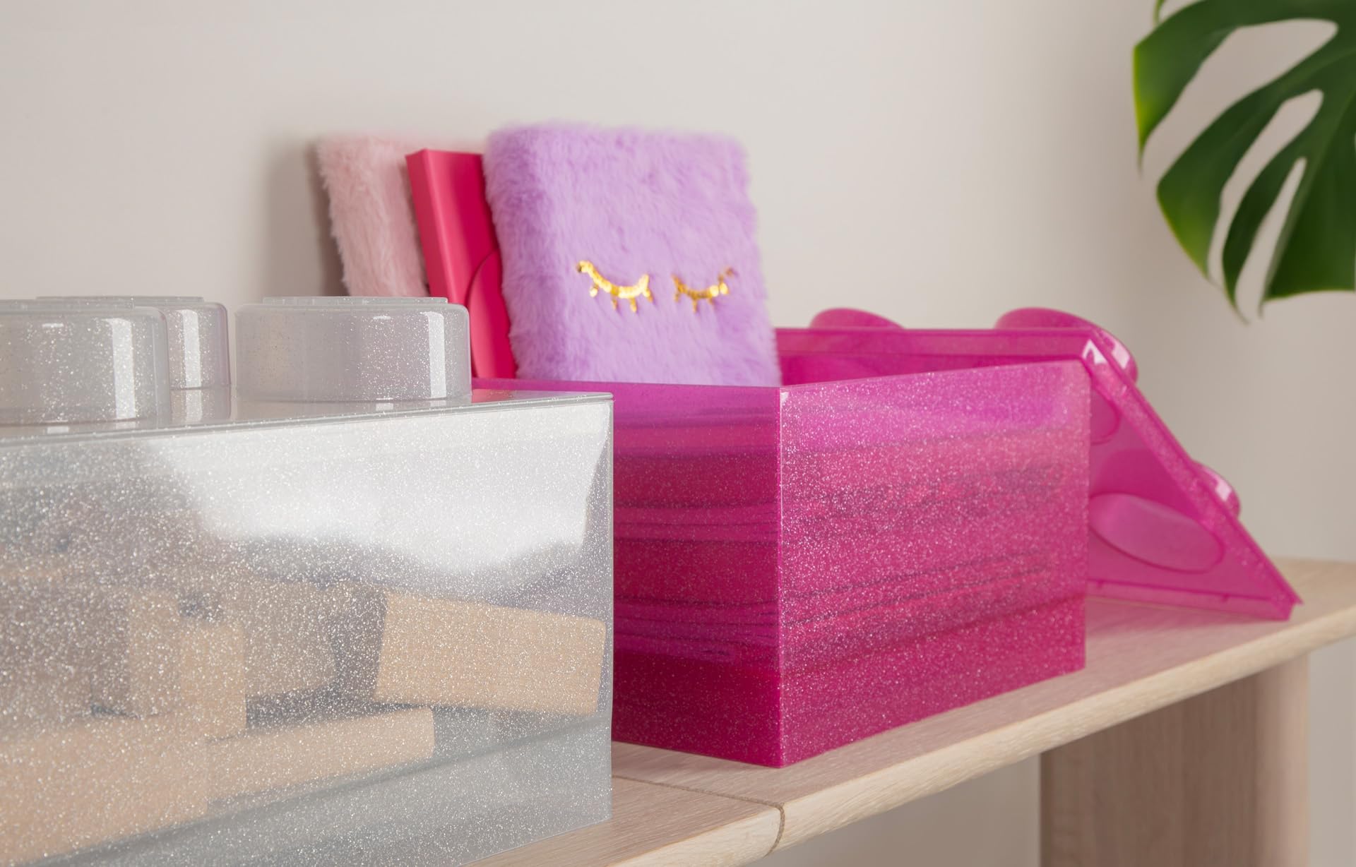 Room Copenhagen LEGO Storage Brick - Scatola portaoggetti in plastica con 4 pomelli glitterati, impilabile, con coperchio, per bambini e adulti, organizer da scrivania e scatola dei giocattoli,