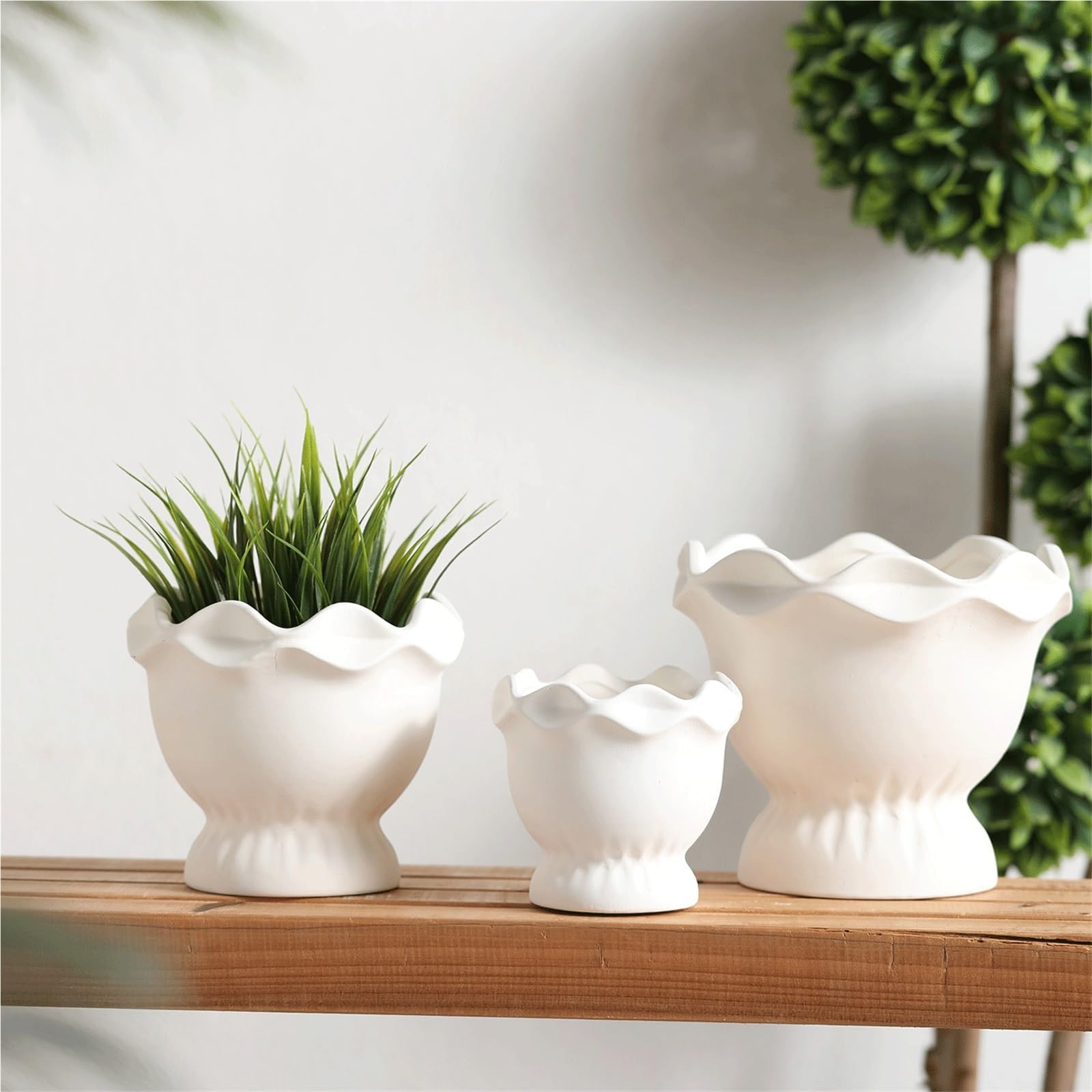 Doniczki ogrodowe Trofeum z reliefową kwiatową obwódką, zwykła ceramiczna doniczka, biała porcelana(Średni)