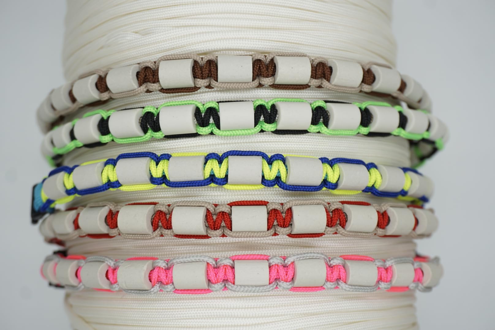 EM-Keramik Halsband für Hunde – Personalisierte Maßanfertigung – Individuelle Designs – Handgefertigt in Deutschland – Fragen an info@pfoten-bro.de