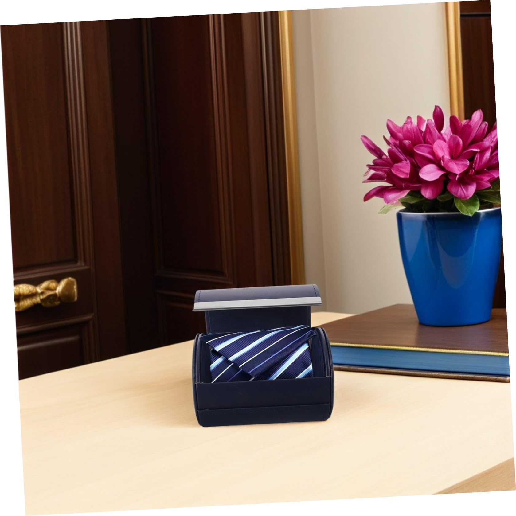 Custodia per Cravatte Cilindrica in Pu con Chiusura Magnetica, Portatile e Protettiva, Organizer Compatto per Viaggi e Look Professionale da Uomo