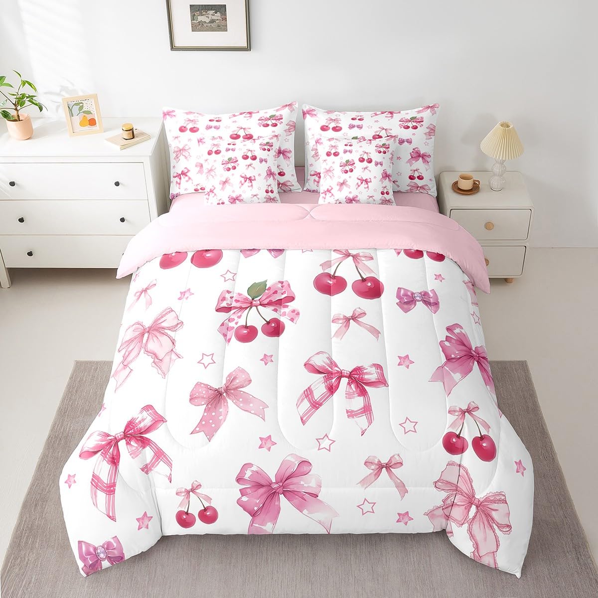 Parure de lit fille avec couette motif cerise pour décorer une chambre princesse