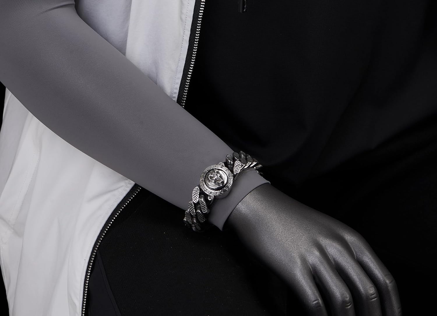 COOLSTEELANDBEYOND Viking Bracelet, Circle Clasp of Wolf, Stainless Steel Grid Pattern Curb Chain Norse Amulet, for Men - Image 2