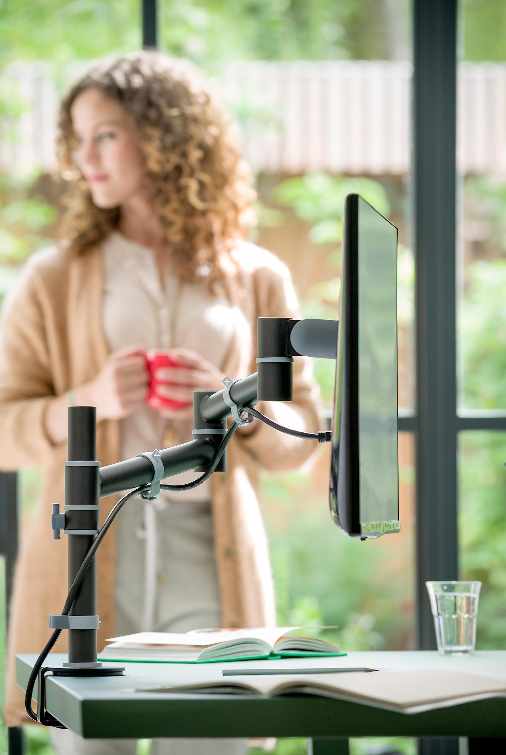Dataflex Viewgo Monitorarm - Schreibtisch 123 Schwarz, platzsparend und ergonomisch, Monitorarm mit Klemme und statischer Höhenverstellung, Stahl, VESA-kompatibel, max. 8kg, geeignet für Monitore bis zu 900mm Höhe | Einzelarm für 1 Monitor, schwarz