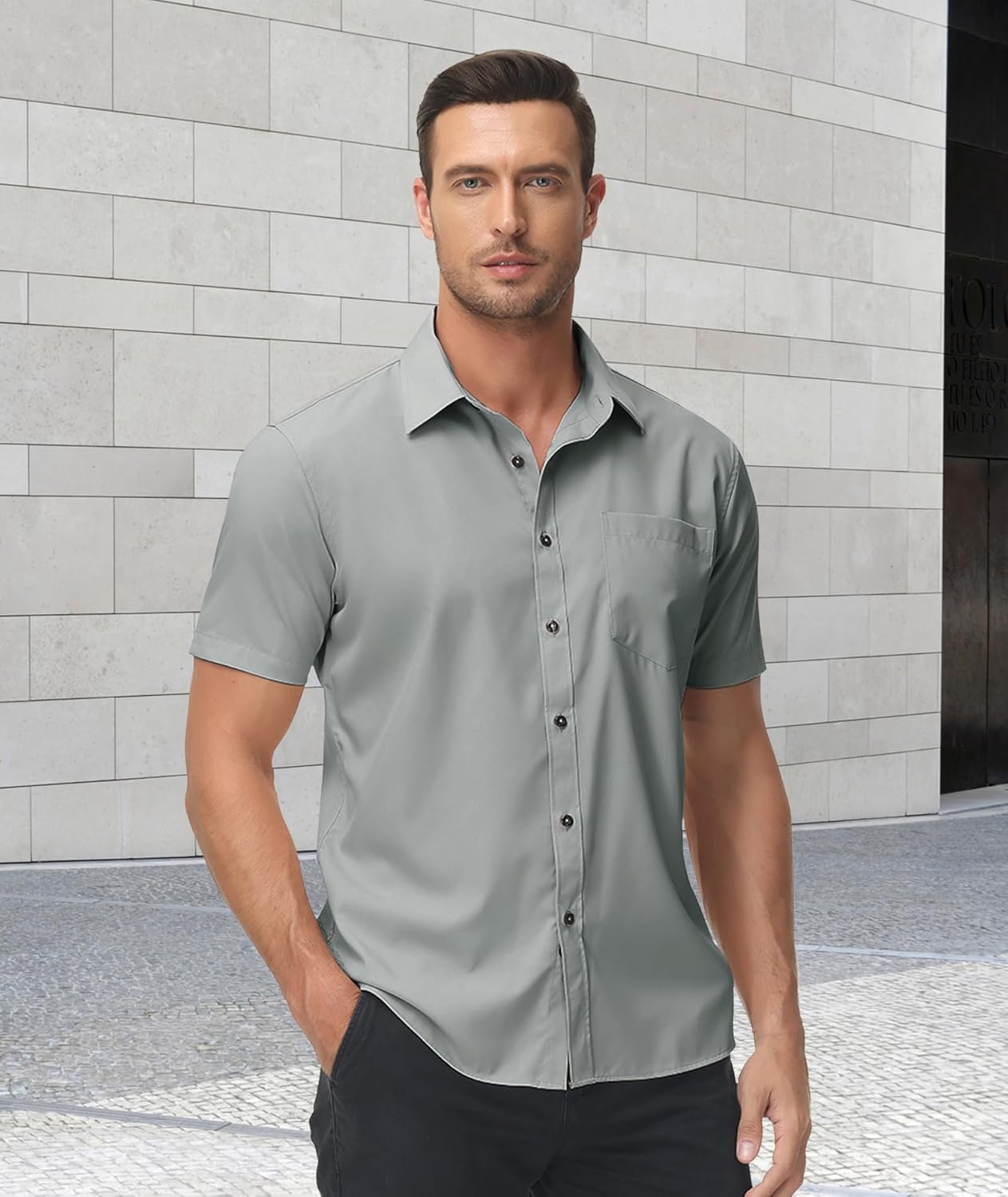 Camisa social masculina casual de manga curta com botão e bolso, Cinza claro, M em promoção! Veja a oferta e mais achadinhos de Camisas 2 Hoje é o melhor dia para comprar Camisa social masculina casual de manga curta com botão e bolso, Cinza claro, M com aquele preço maroto! Promoção! Aproveite a oferta! 2