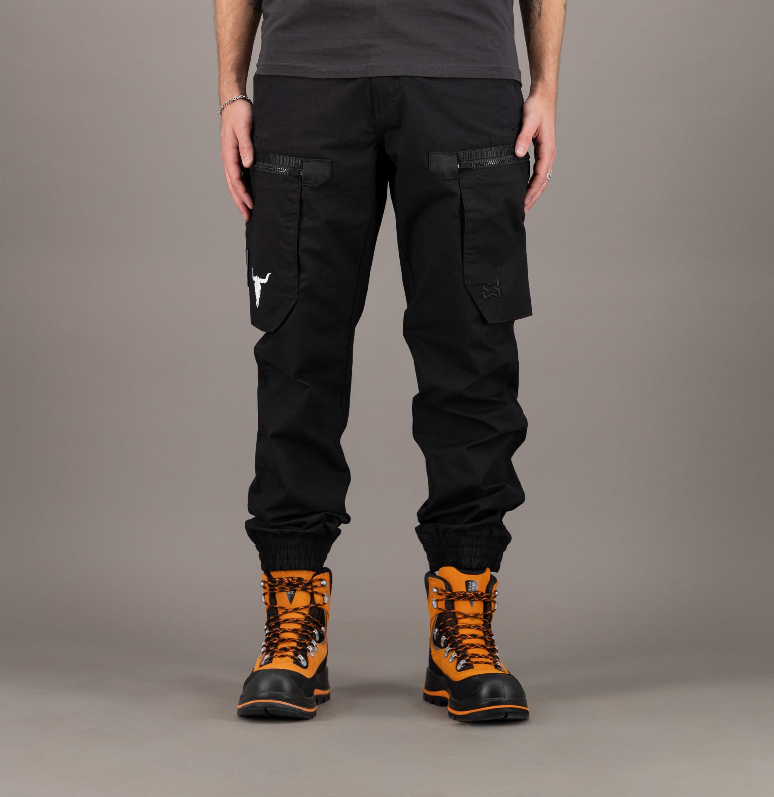 WÜRTH MODYF Cargohose Urban Light - Wacken Edition - Schwarz - Gr. 40-66 | Cargohose mit Reißverschlusstaschen, Handytasche sowie Seiten- und Gesäßtaschen - perfekt fürs Festival
