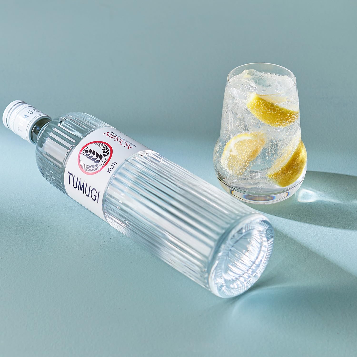 Amazon.co.jp: 三和酒類 TUMUGI ツムギ 40% 700ml : 食品・飲料・お酒
