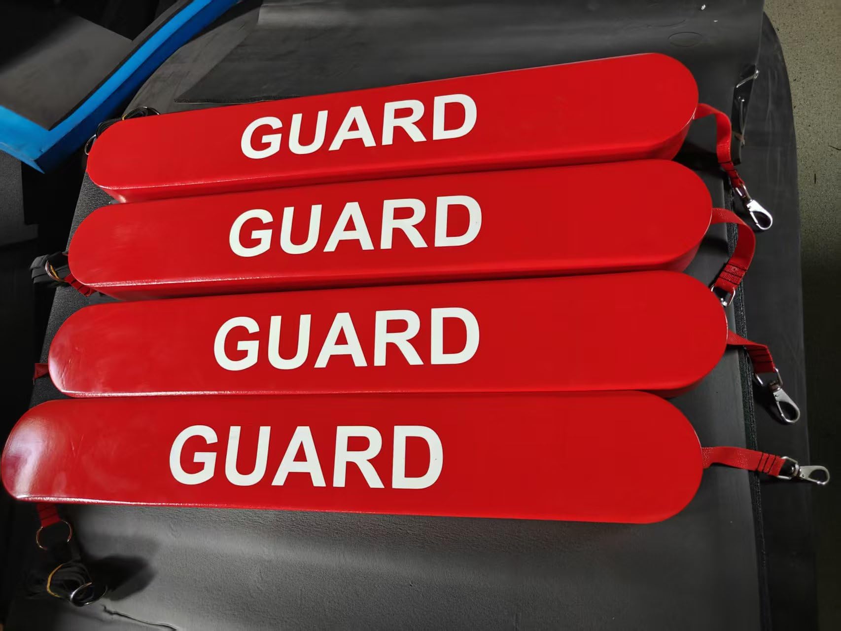 Tubo de rescate profesional de salvavidas, rojo con texto de protección blanco, flotador de seguridad de agua resistente para piscinas y rescate en la playa