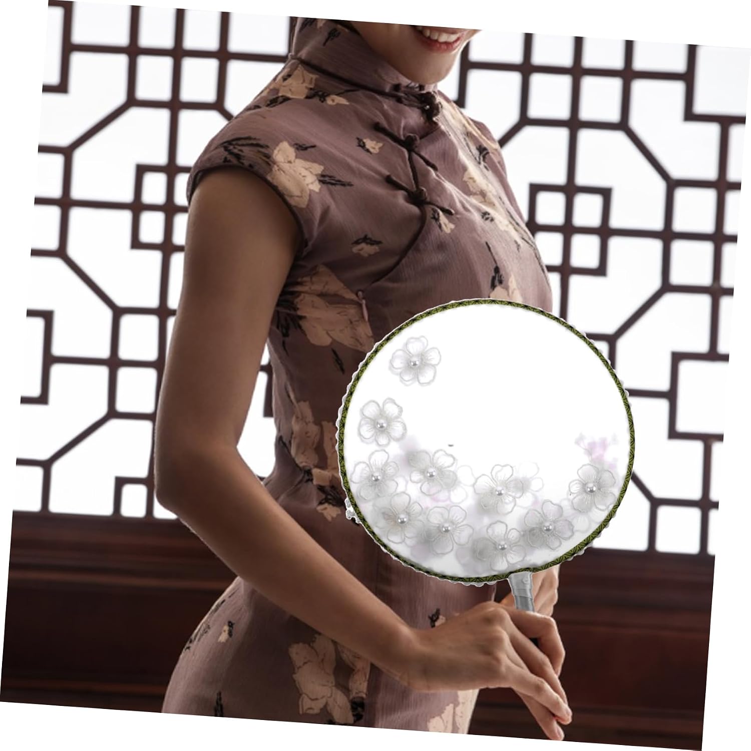 Embroidery Round Hand Fan Pearl Flower Decoration Traditional Chinese Style for Summer Weddings Decorative Accessory for Women Elegant Floral Design