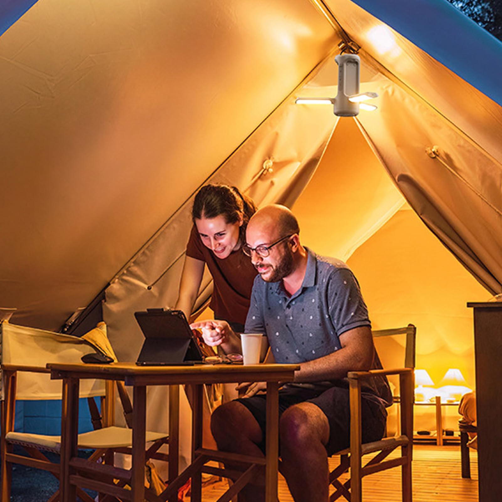 Lanterna da Campeggio Portatile Ricaricabile a LED, Lanterna da Campeggio Pieghevole con Altoparlante Bluetooth, Torcia Leggera a LED per Emergenza Interna Ed Esterna