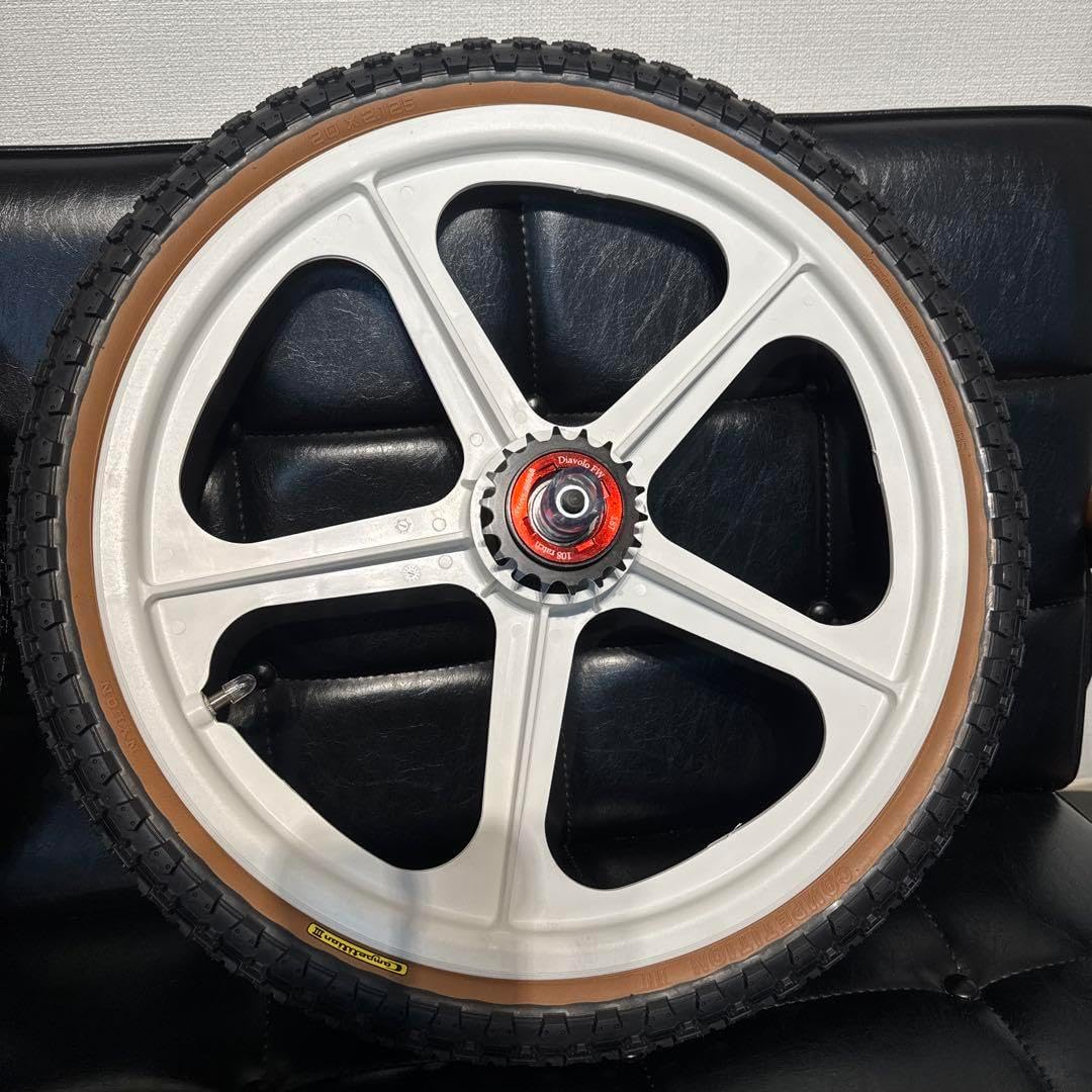 スカイウェイskywayホイールホワイト新品タイヤ新品付 スカイウェイskywayホイールホワイト タイヤ 付