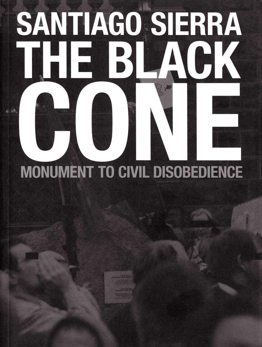 The Black Cone Monument to Civil Disobedience statuette pour salon minimaliste sombre
