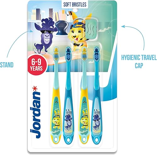 Vista 8 de Jordan* Cepillo de dientes para niños, de 6 a 9 años, cerdas suaves, sin BPA, paquete de 4, color azul y verde, paso 3