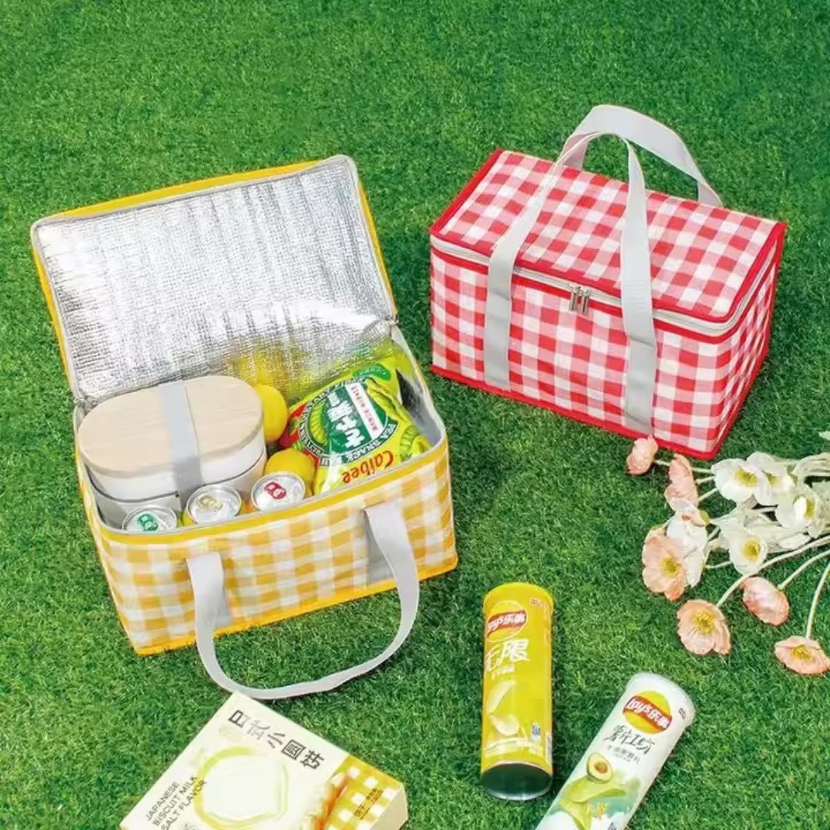 Cesta de Piquenique Térmica com Alça Bolsa Cooler Dobrável Isolamento Térmico Ideal para Picnic Passeios Camping Praia Mantém Frio e Quente com Zíper Duplo Grande Capacidade (Xadrez Amarelo) Cesta de Piquenique Térmica com Alça Bolsa Cooler Dobrável Isolamento Térmico Ideal para Picnic Passeios Camping Praia Mantém Frio e Quente com Zíper Duplo Grande Capacidade (Xadrez Amarelo)
