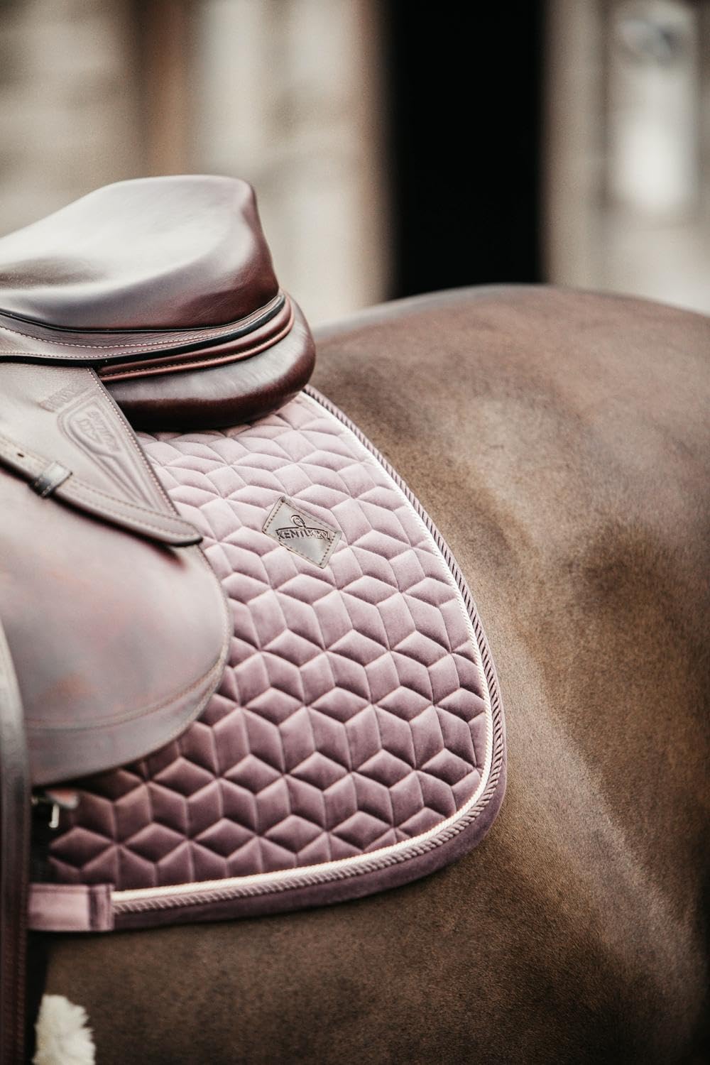 Tapis De Selle De Dressage Velours Kentucky Horsewear Violet Clair - Neuf