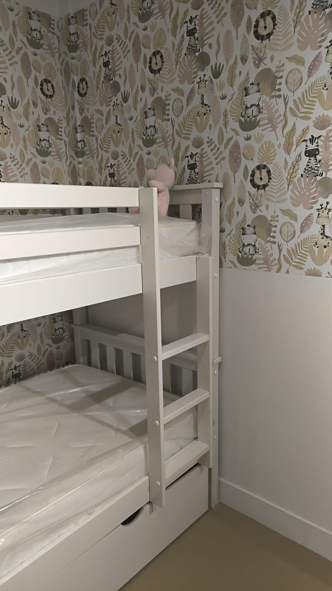 Genérico MUEBLESYA Litera Doble de Pino con Patas de 5,8x5,8 cm, 2 Camas 90x190 cm con Pack de 2 Cajones Inferiores, Estabilidad Reforzada y Escalera Reversible, Blanco Lacado (con CAJONES) | Madera de Pino