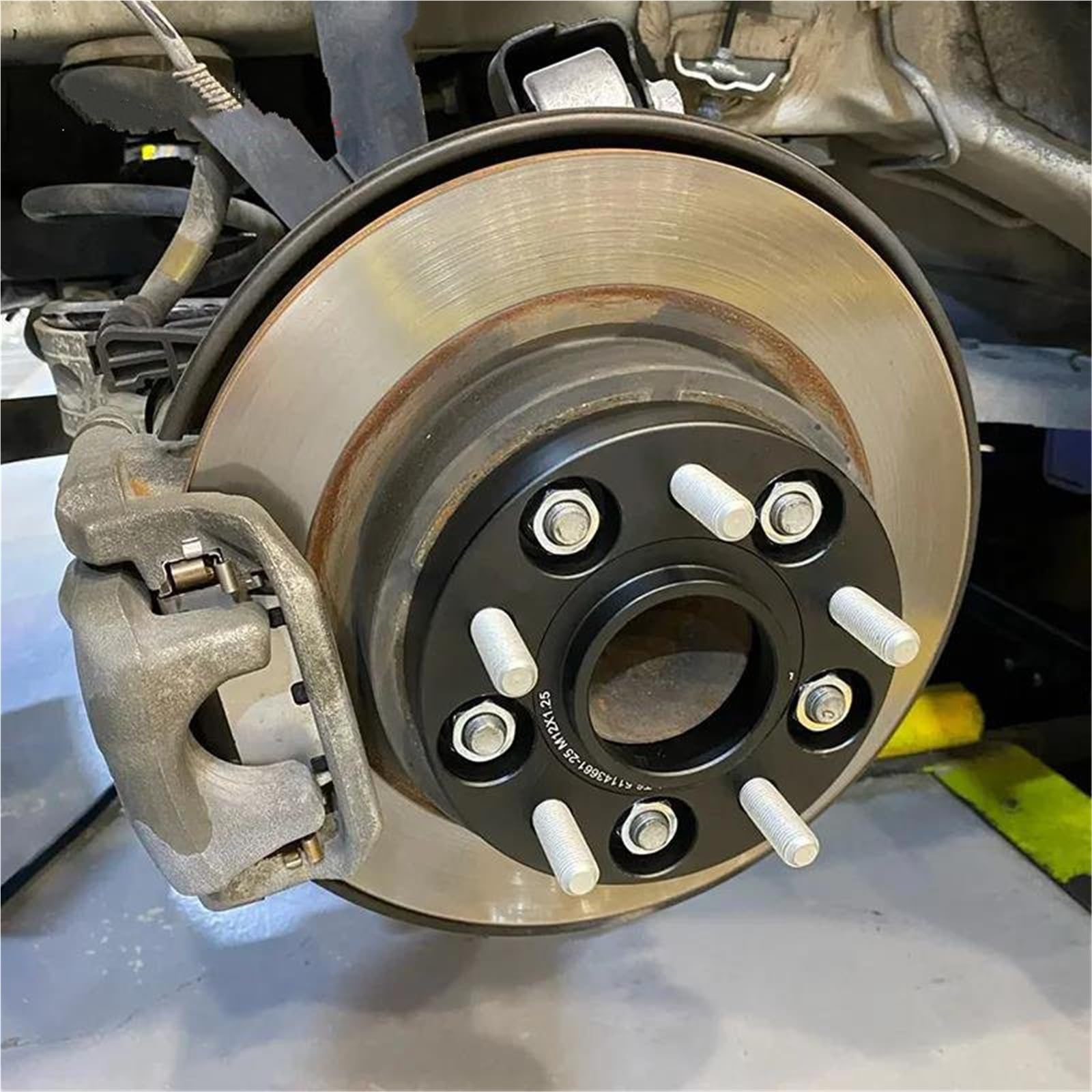 Rozpórki kół do Tesli do modelu 3 dla modelu Y, odległość od środka M14x1,5, kute, średnica 5x114,3, otwór centralny 64,1 mm rozpórki kół gąsienicowych (20 mm)