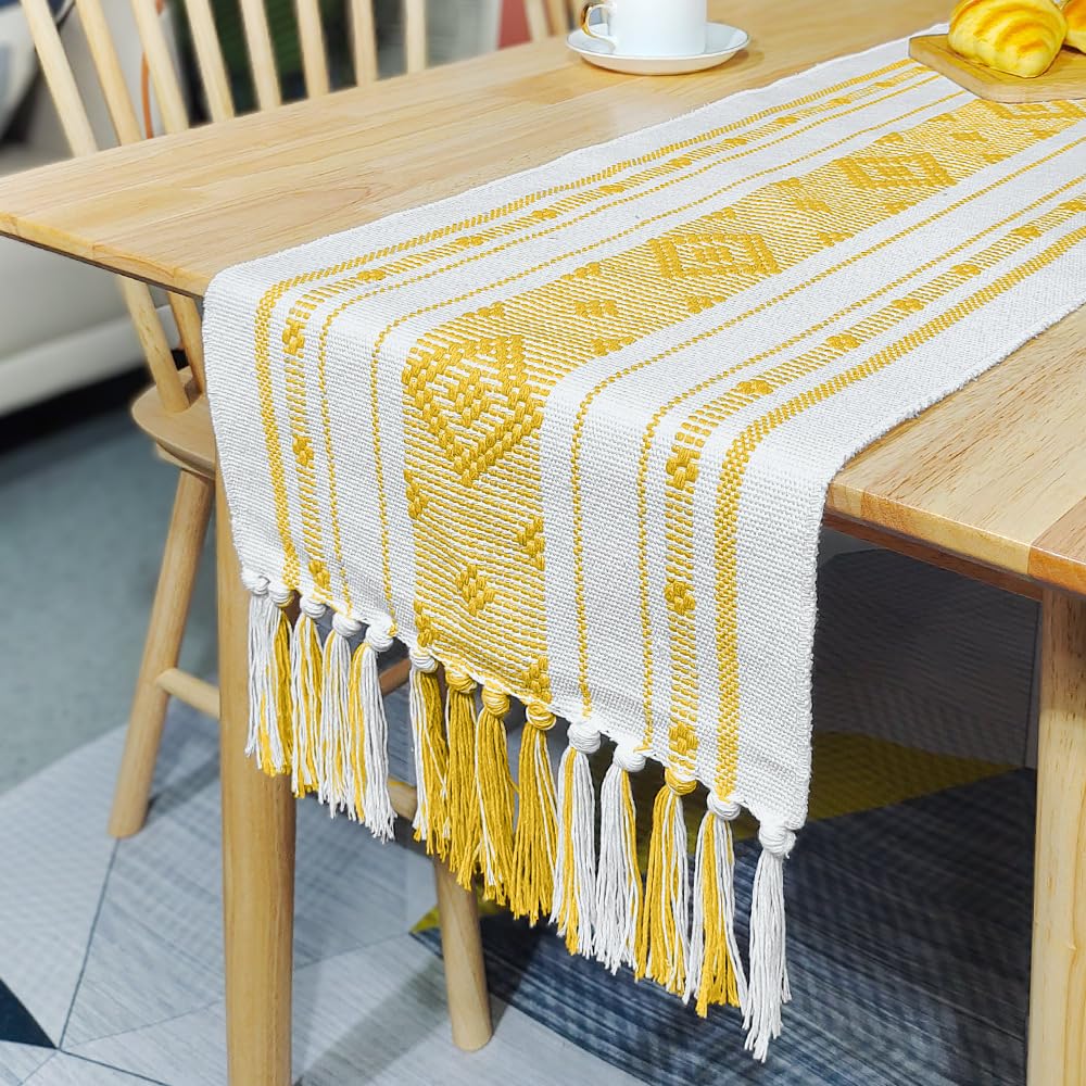 Chemin de table jaune en coton pour vos repas de famille et pauses thé au salon