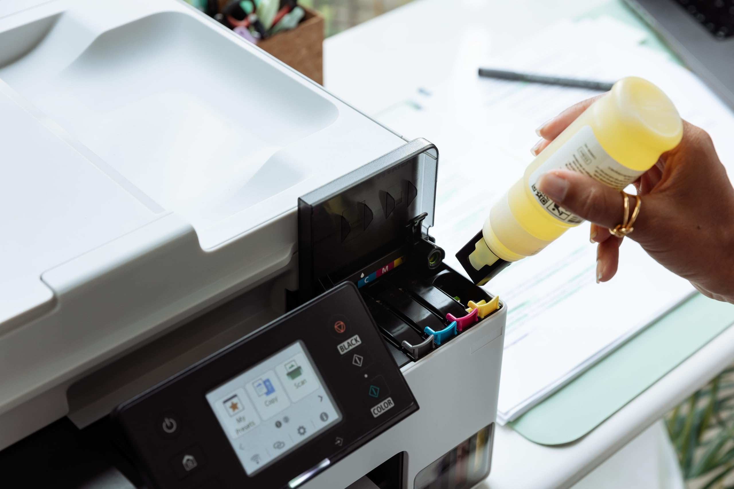 Canon MAXIFY GX2050 Tintenstrahldrucker 4-in-1 Multifunktionsgerät DIN A4 (Drucker, Scanner, Kopierer, Fax, ADF, 600x1200 DPI, WLAN, USB, 15/10 ISO-Seiten/Min., Duplexdruck, 250 Blatt Kassette) weiß