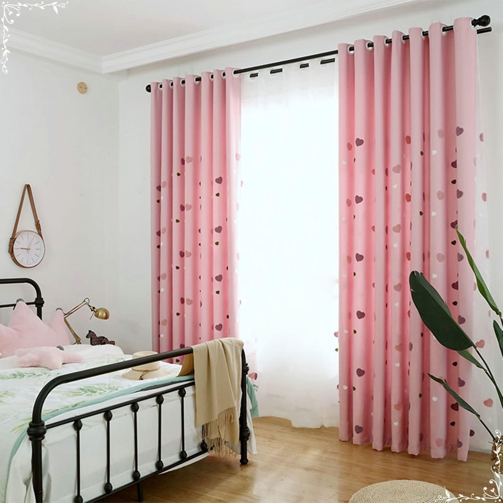 Beydodo Rideaux Occultant Salon Lot de 2, Rideau Opaques Moderne 137 x 214 à Oeillets, Rose Uni À Motifs De Cœurs