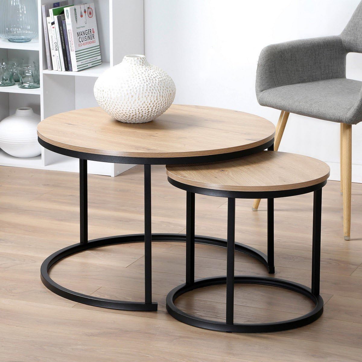 Calicosy 2 Tables Basses Gigognes Rondes Décor Bois | Panneaux Particules Mélaminés FSC, Pieds Métal, Modulables, Style Industriel, L 70x70x45,5 cm & L 45x45x40,5 cm