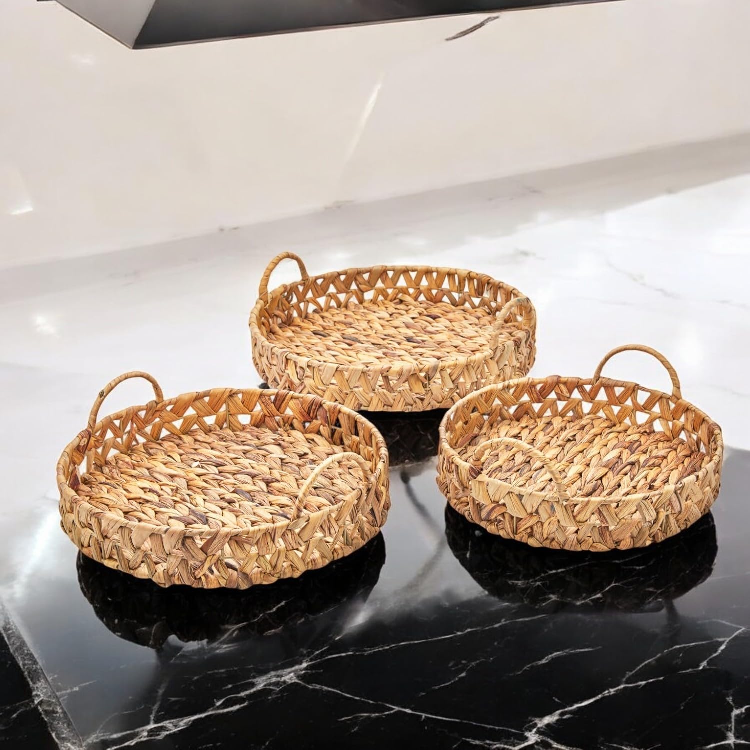 Deconox 3'lü Rustik El Yapımı ve Doğal Yuvarlak Hasır Kulplu Tepsi Seti, 3'lü Hasır Yuvarlak Kulplu Tepsi Seti, Rattan 3 Boy Tepsi (38 * 6cm-34 * 6cm-30 * 24 * 6cm)