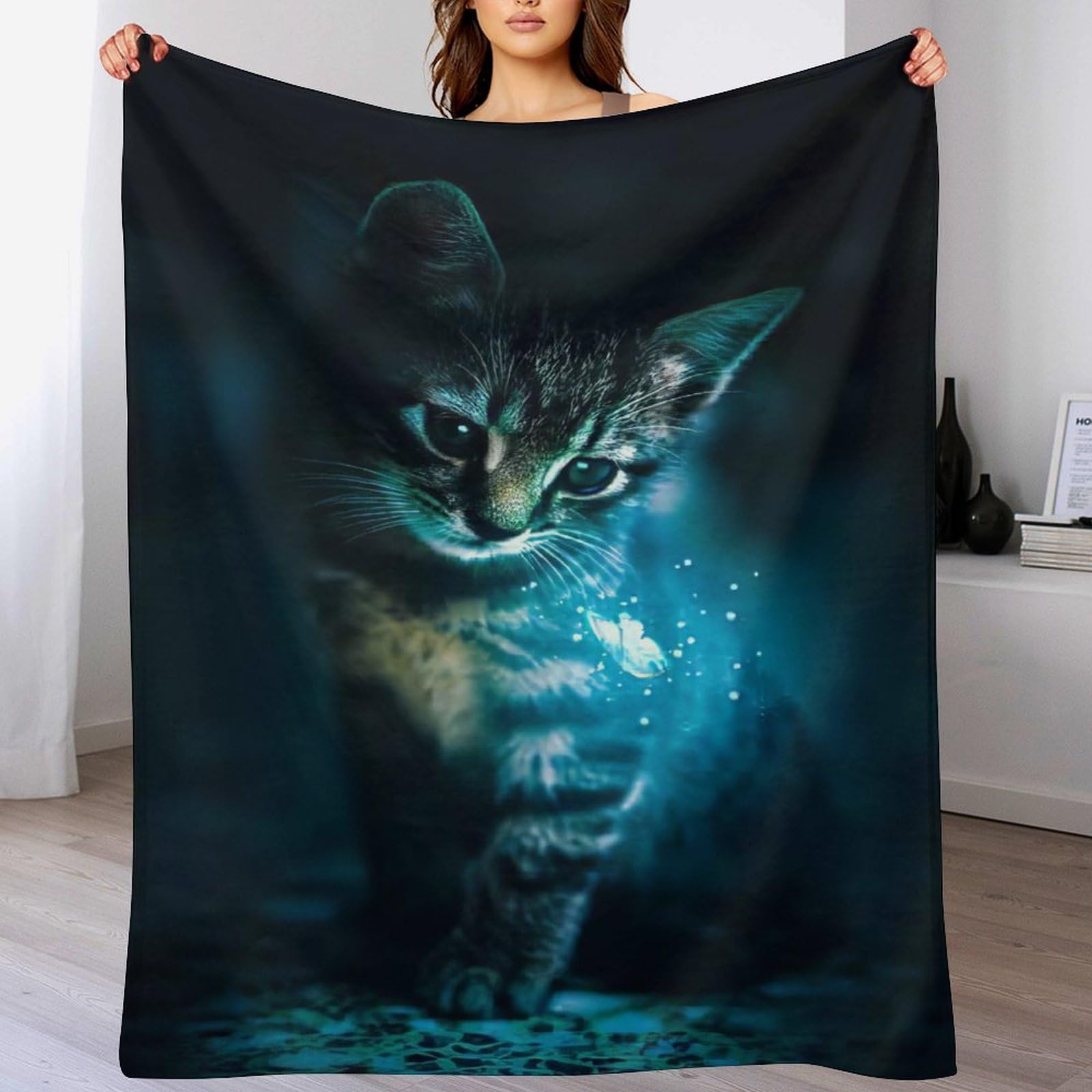 Manta de franela con gato: soluciona el frío en el sofá con esta colcha ligera